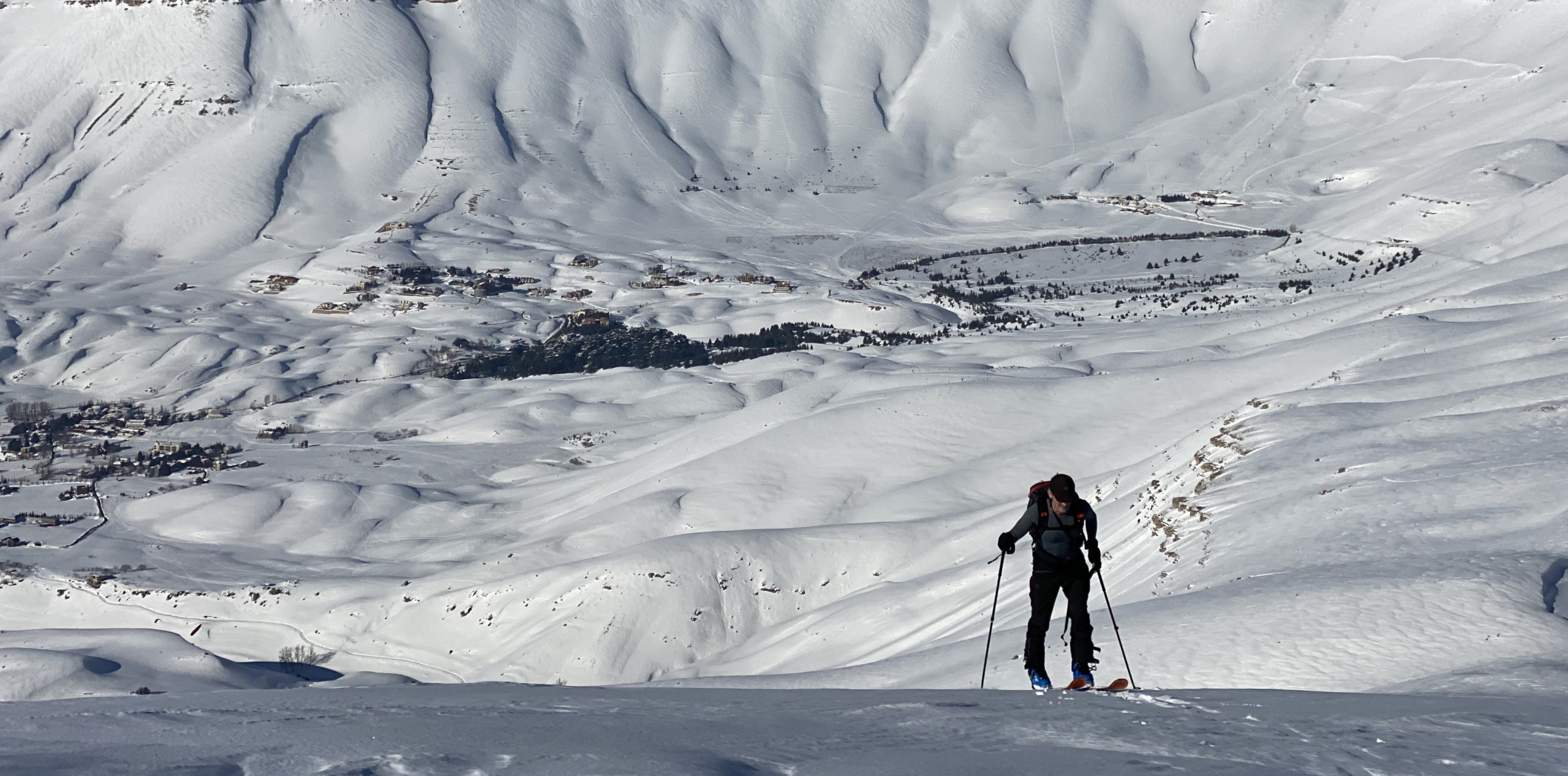 On met les peaux ! à nous les combes sauvages ! SKI RANDO